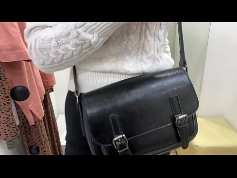 ❤️ Masturbasyon piblik nan jenn femèl FeralBerry ak yon gode nan sal la Fitting ❤ Super sèks nan nou ❌️❤